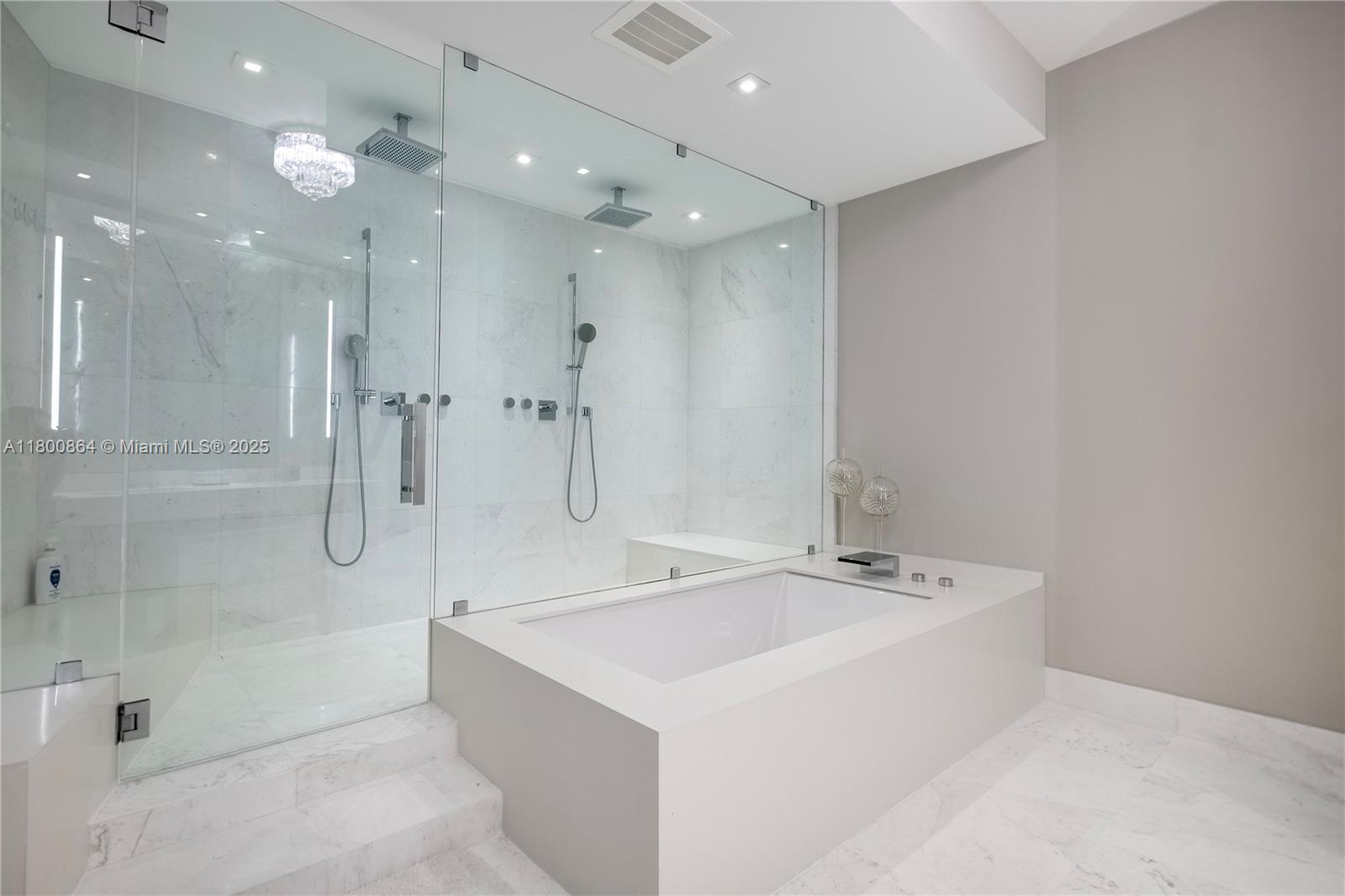 18555 COLLINS AVENUE COND - Residential