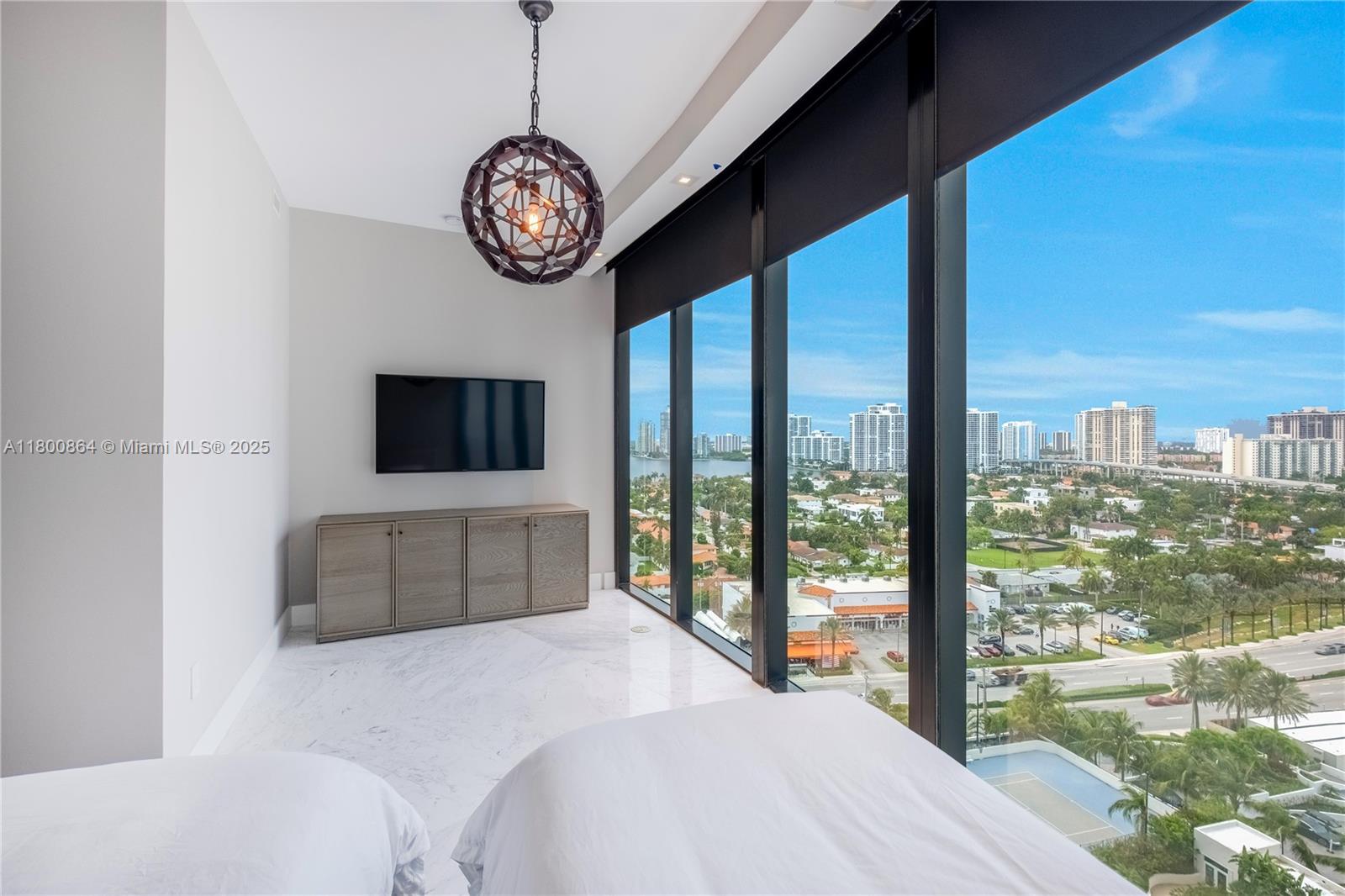 18555 COLLINS AVENUE COND - Residential