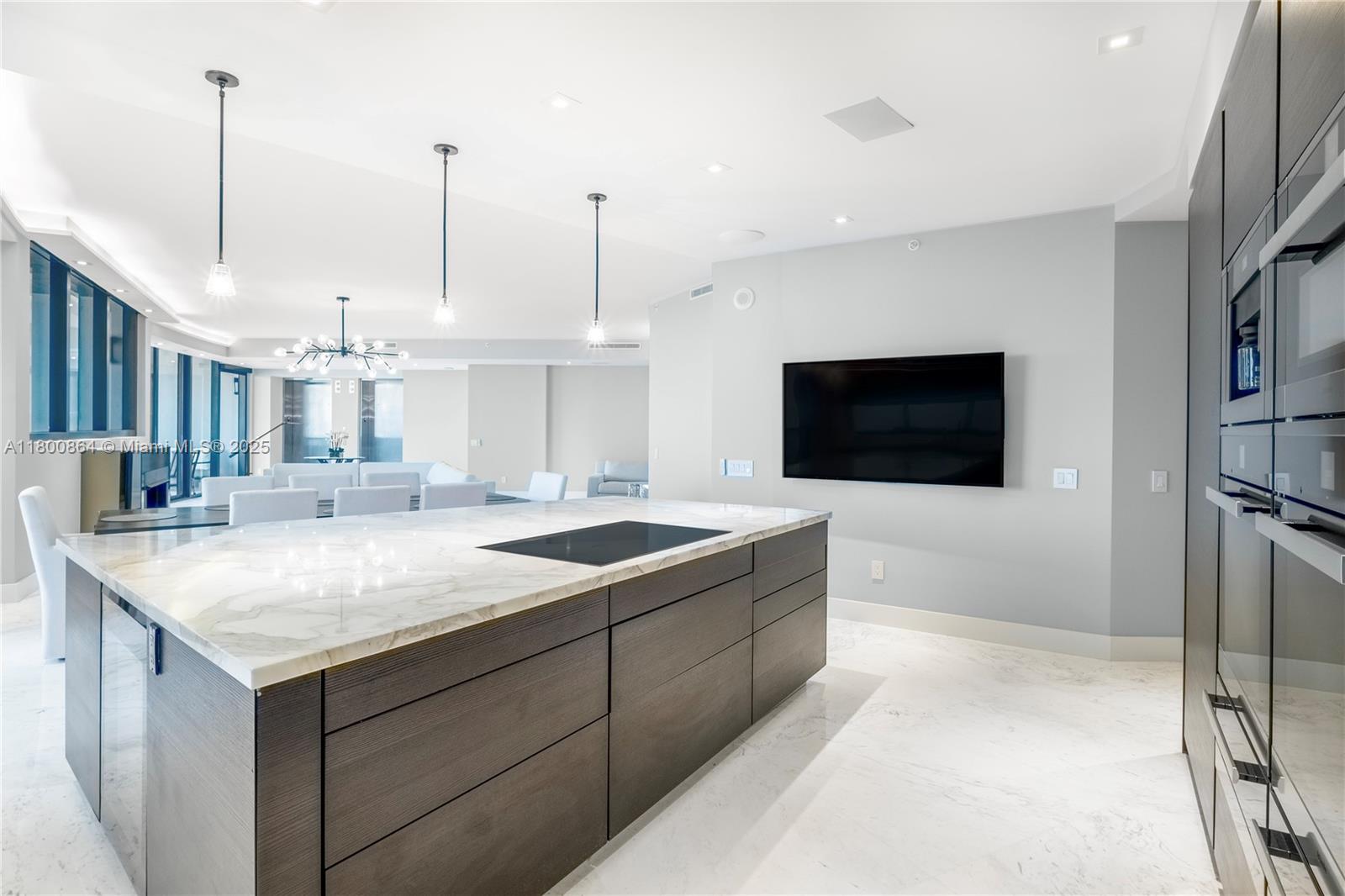 18555 COLLINS AVENUE COND - Residential