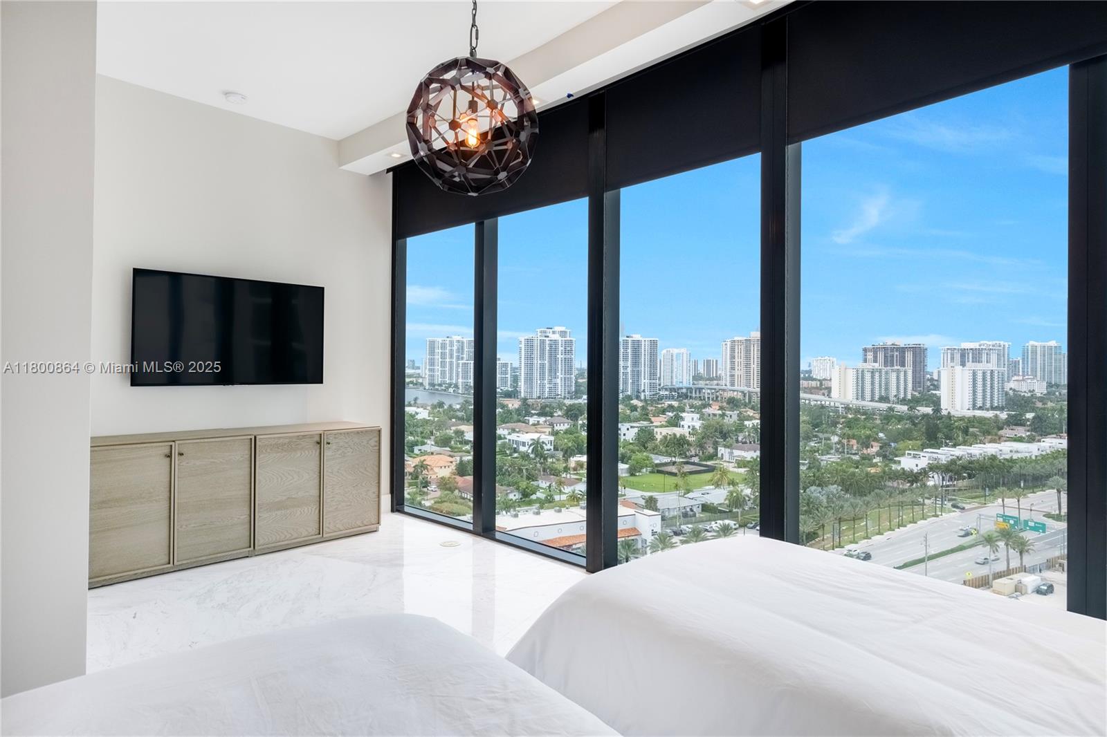 18555 COLLINS AVENUE COND - Residential