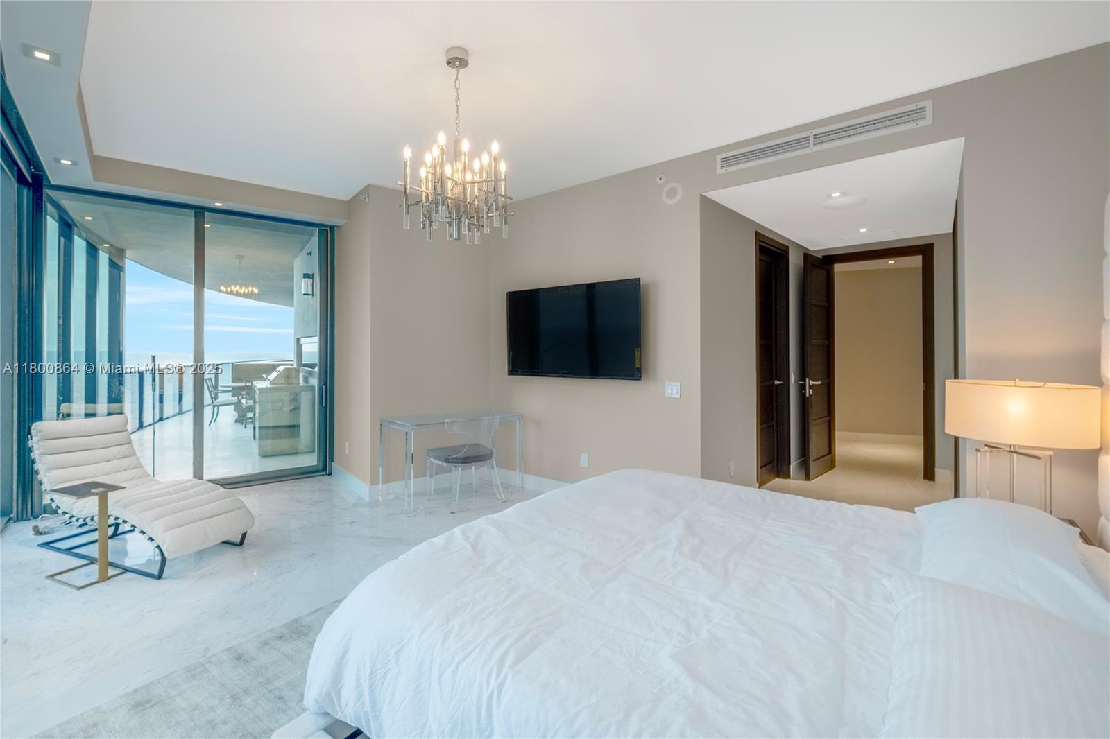 18555 COLLINS AVENUE COND - Residential