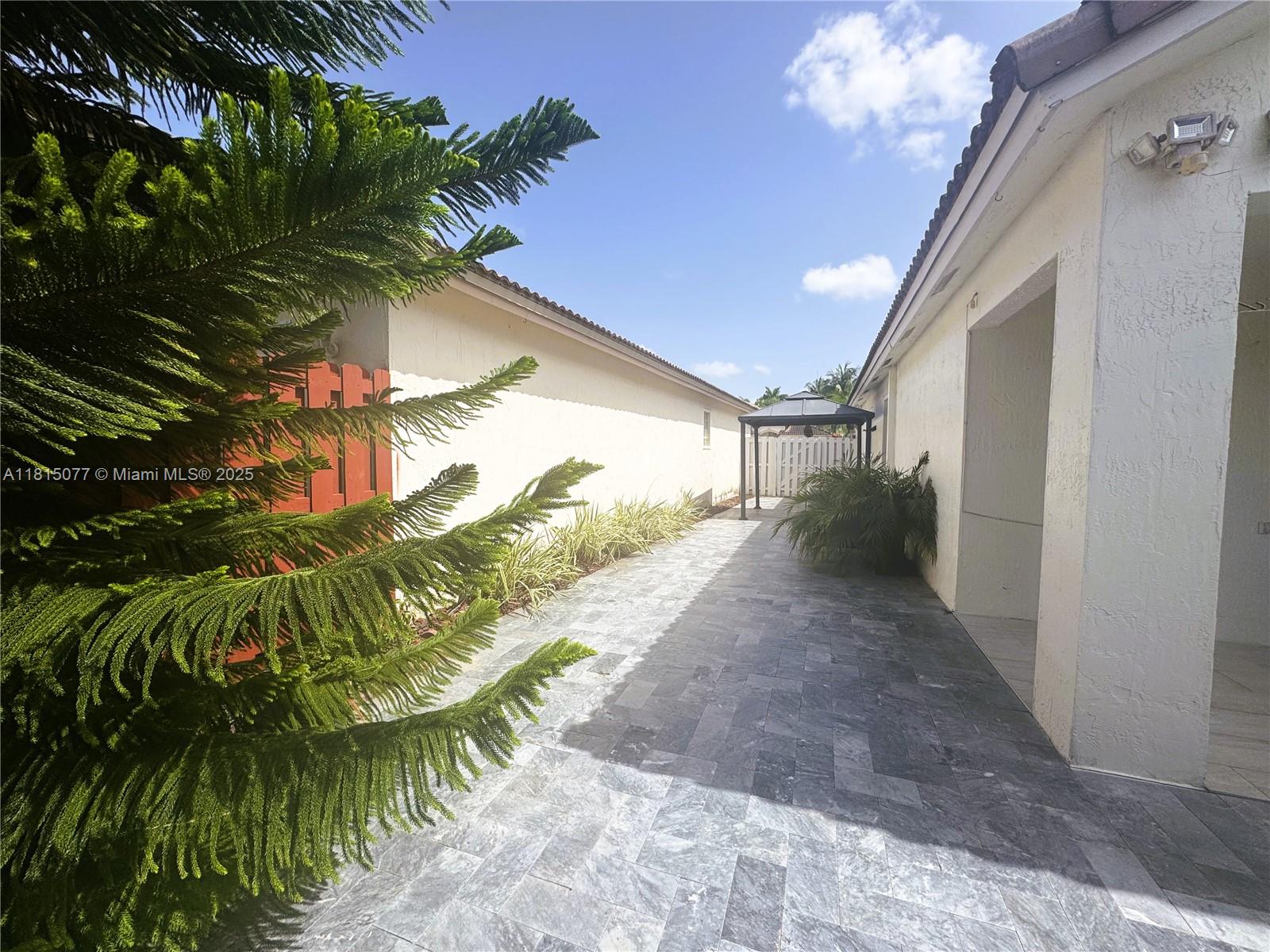 BRIGHTONS MEADOW TRACE - Residential