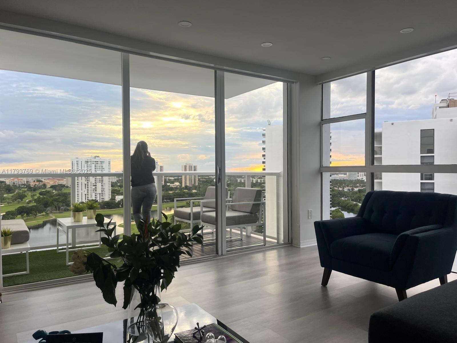 FLAMENCO CONDO TOWER I - Residential