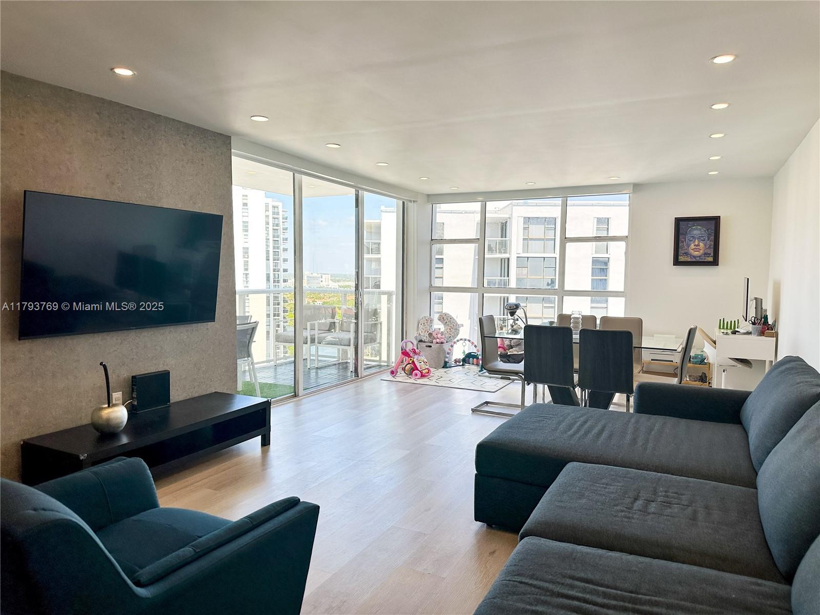 FLAMENCO CONDO TOWER I - Residential