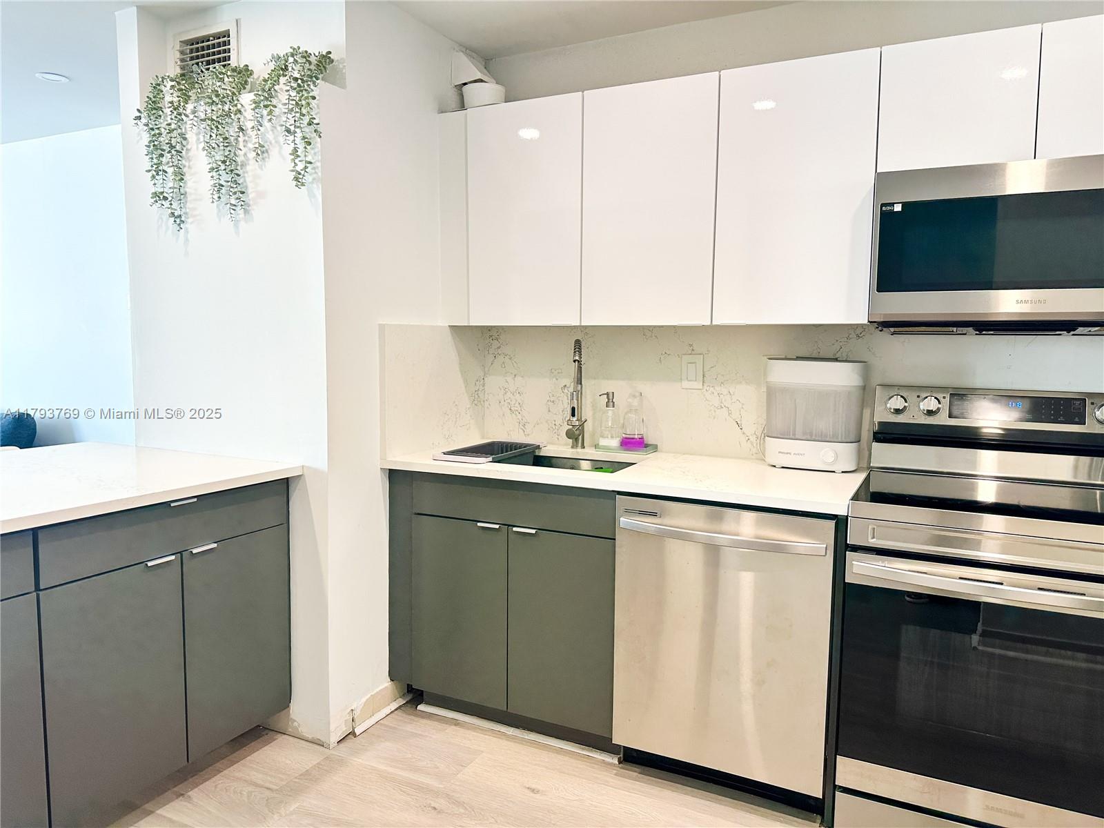 FLAMENCO CONDO TOWER I - Residential