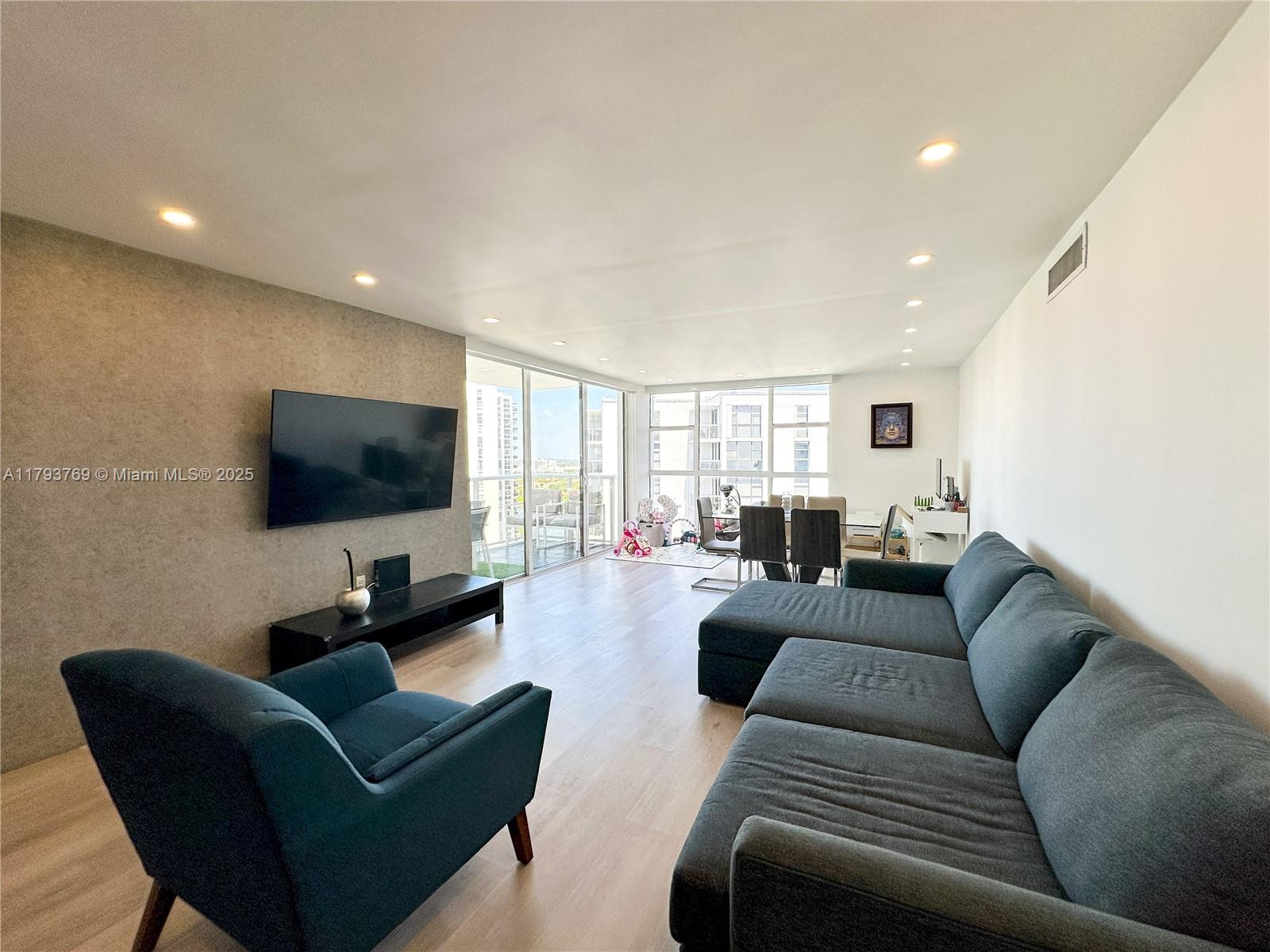 FLAMENCO CONDO TOWER I - Residential