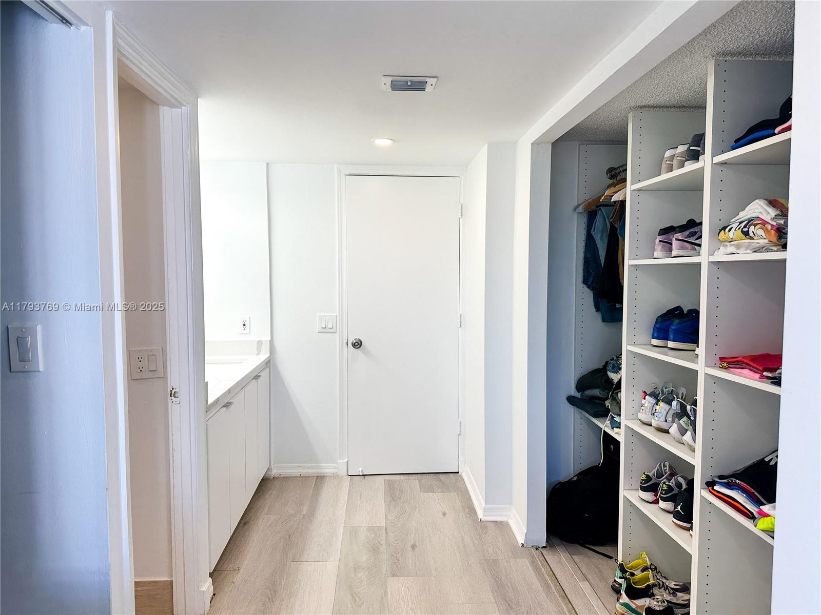 FLAMENCO CONDO TOWER I - Residential