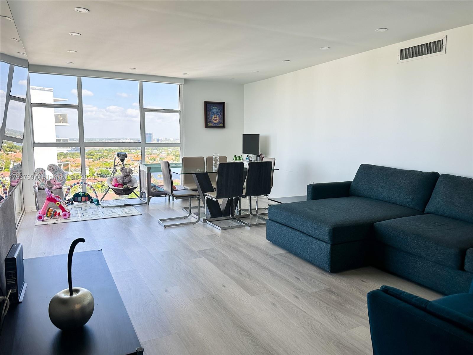 FLAMENCO CONDO TOWER I - Residential