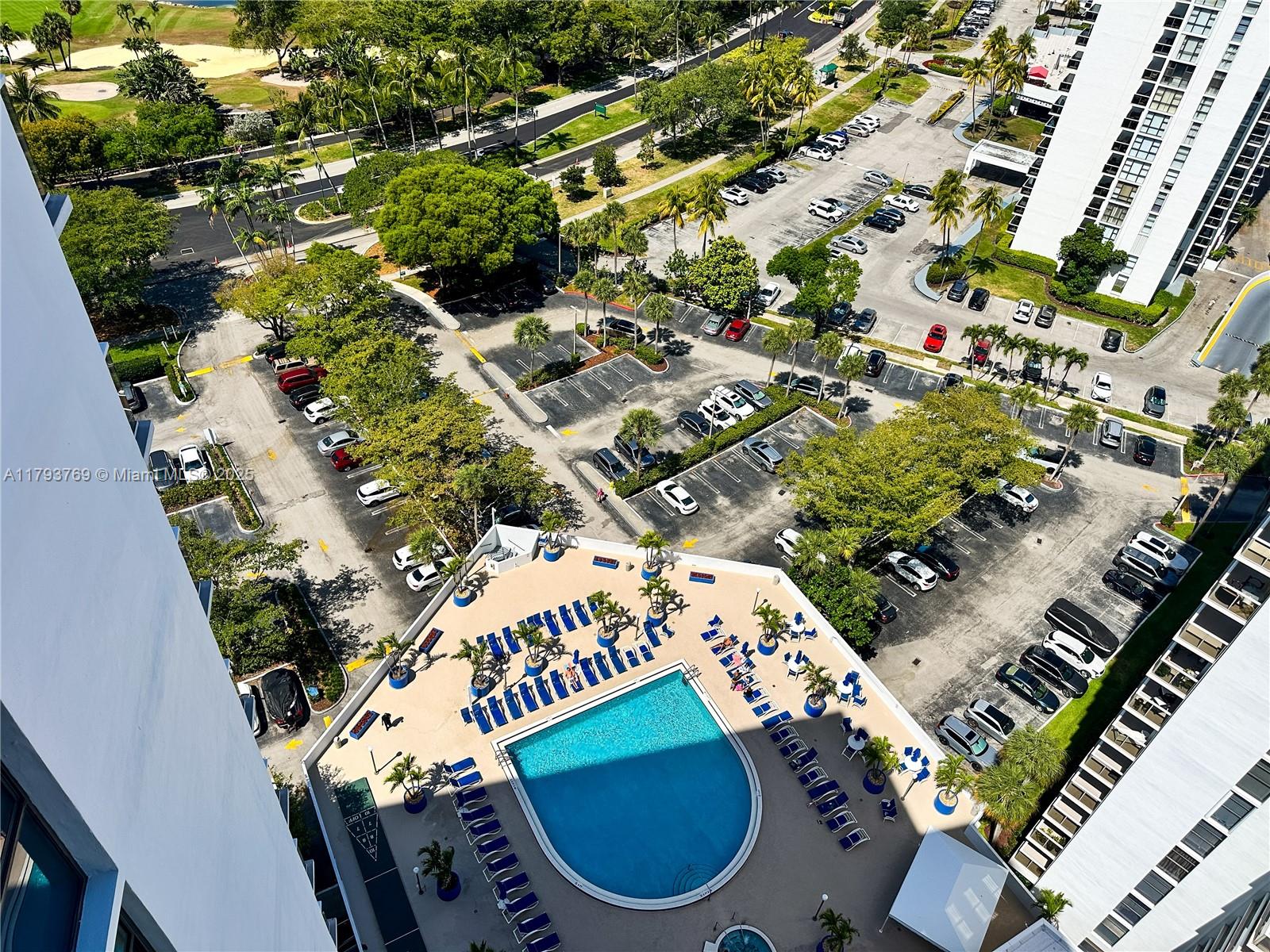 FLAMENCO CONDO TOWER I - Residential