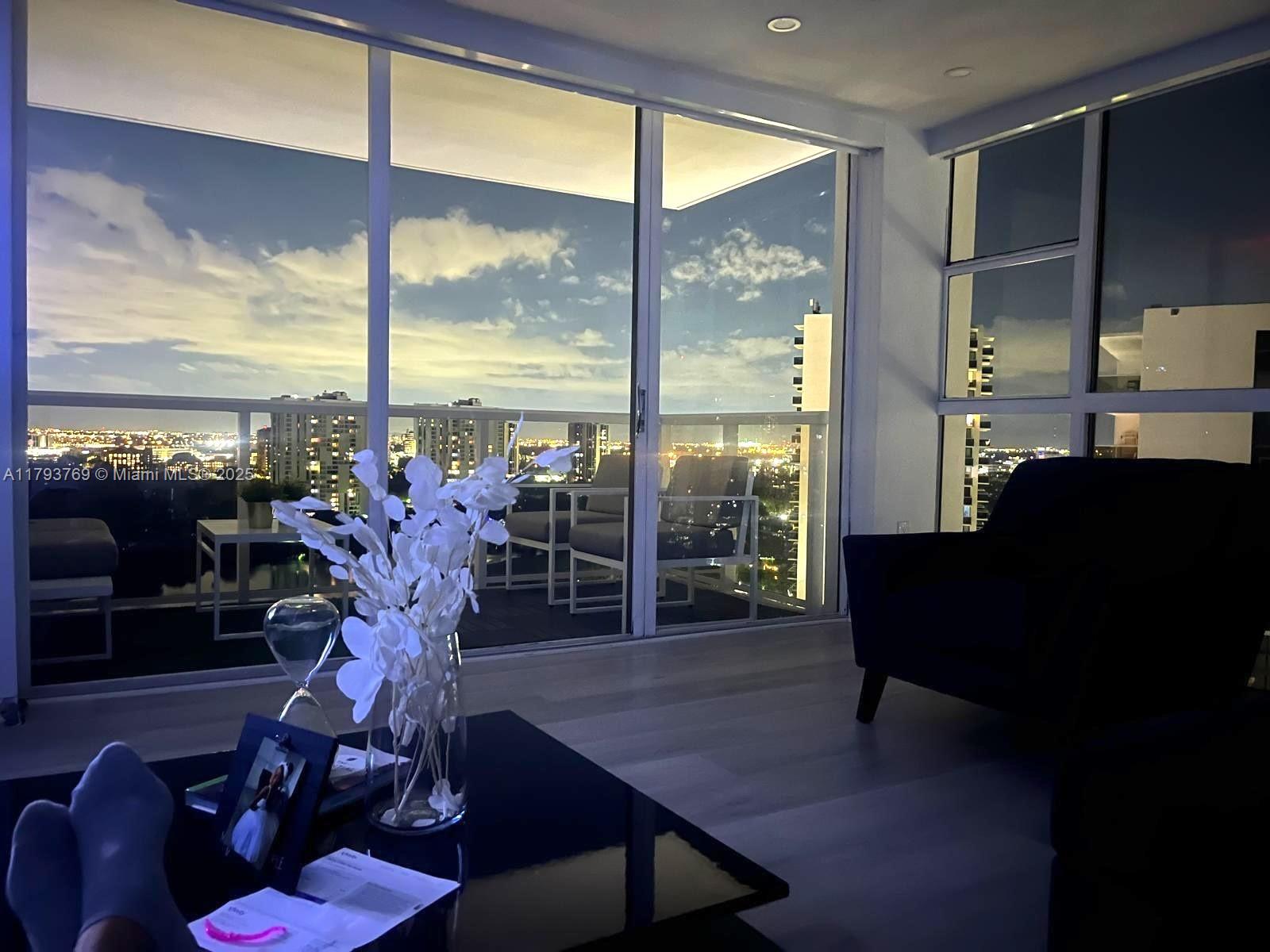 FLAMENCO CONDO TOWER I - Residential