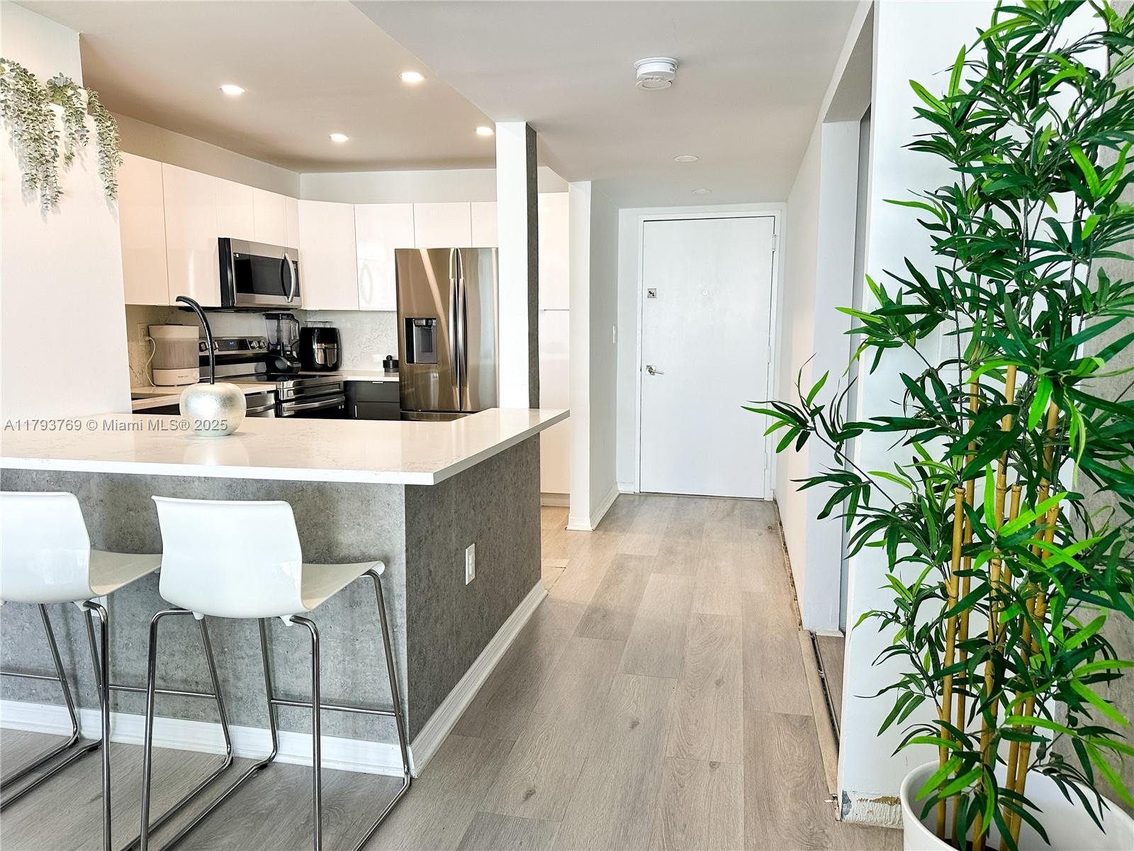 Property for Sale at 3731 N Country Club Dr 2228, Aventura, Miami-Dade County, Florida - Bedrooms: 2 
Bathrooms: 2  - $527,000