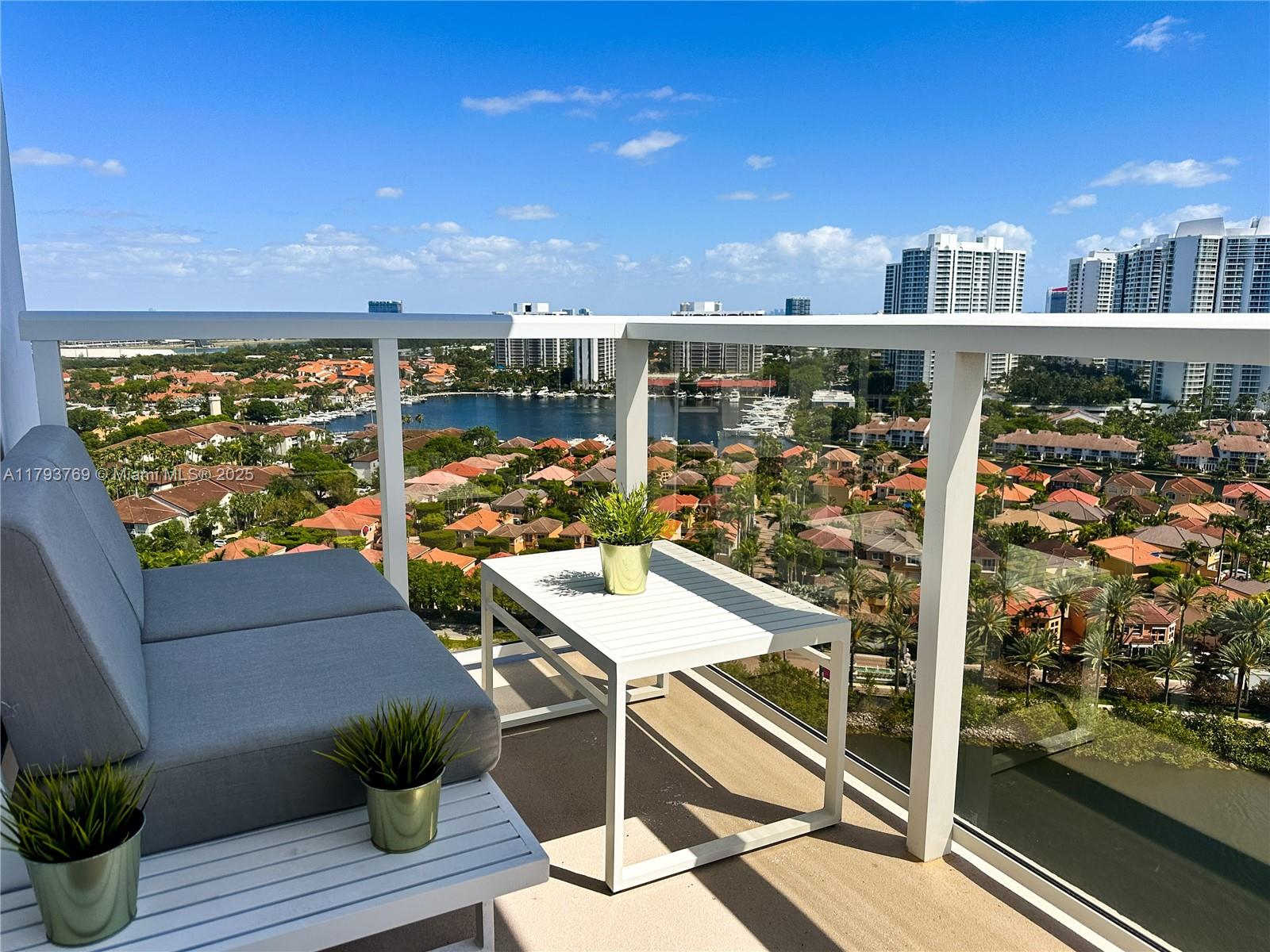 FLAMENCO CONDO TOWER I - Residential