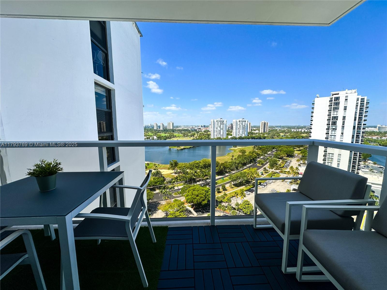 FLAMENCO CONDO TOWER I - Residential