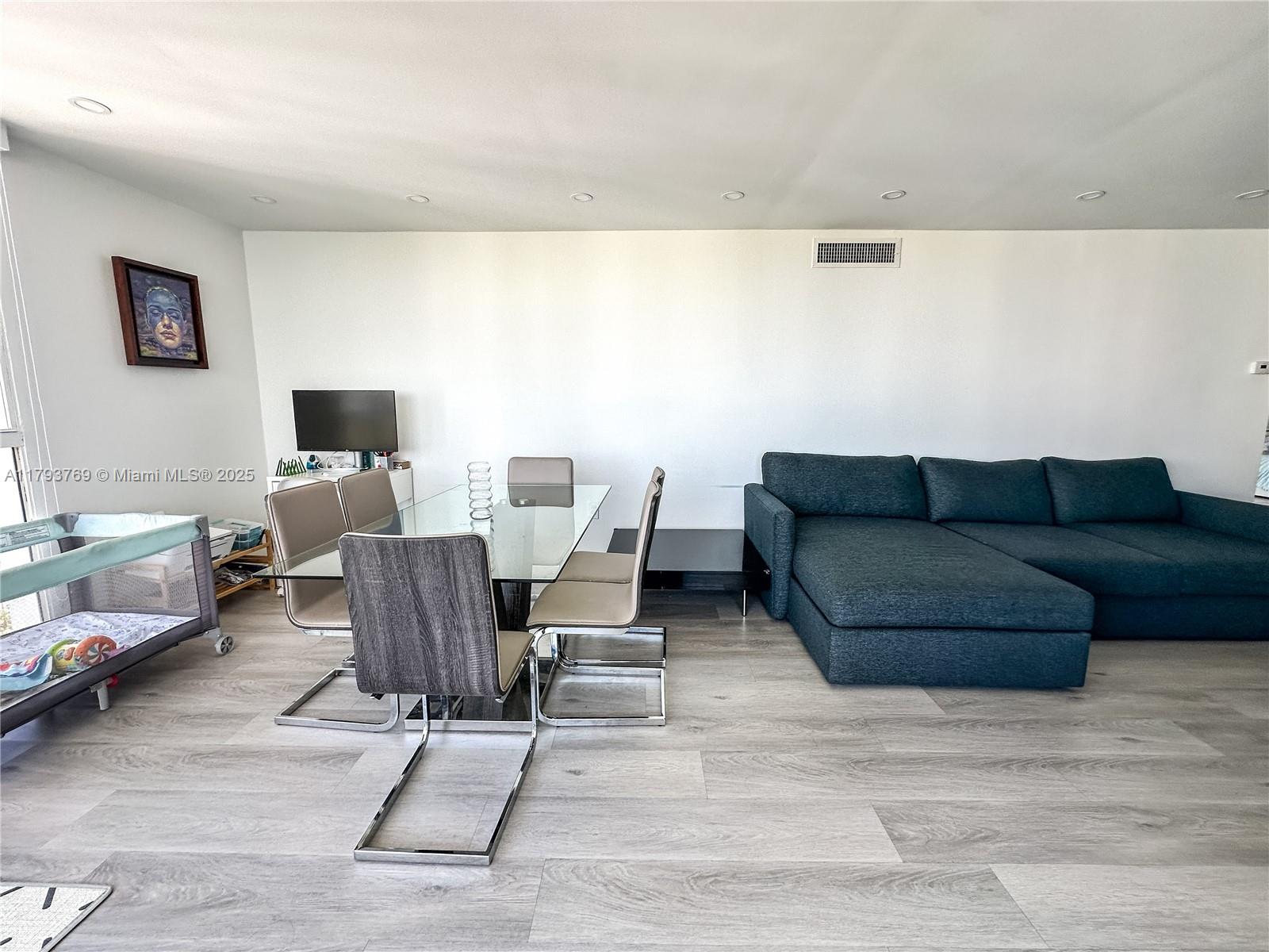 FLAMENCO CONDO TOWER I - Residential