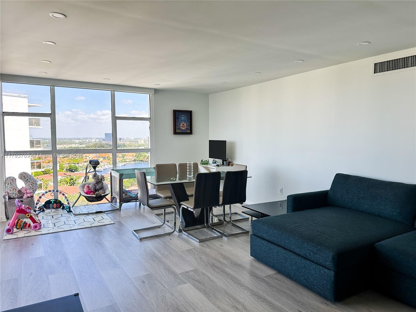 FLAMENCO CONDO TOWER I - Residential