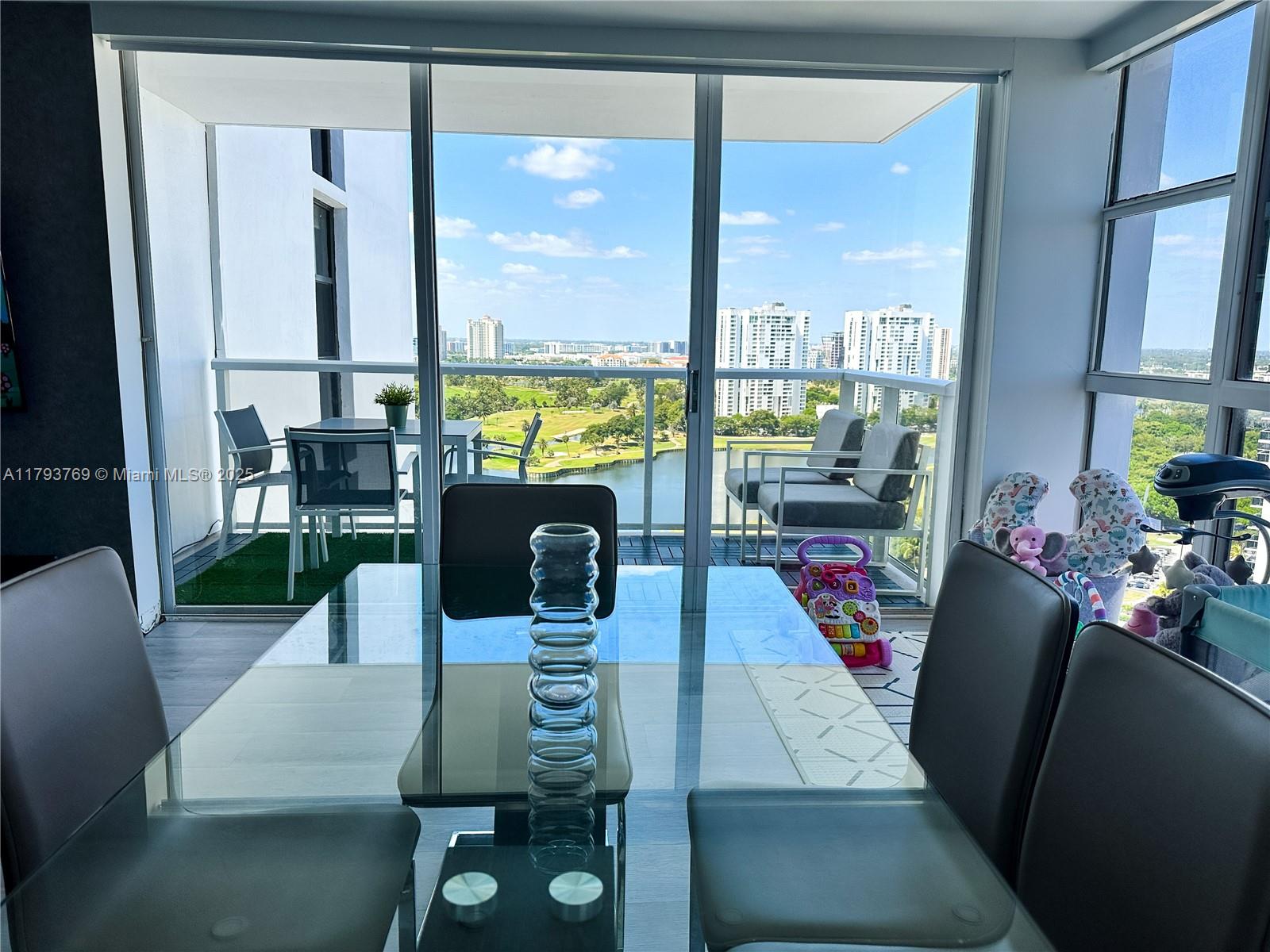 FLAMENCO CONDO TOWER I - Residential