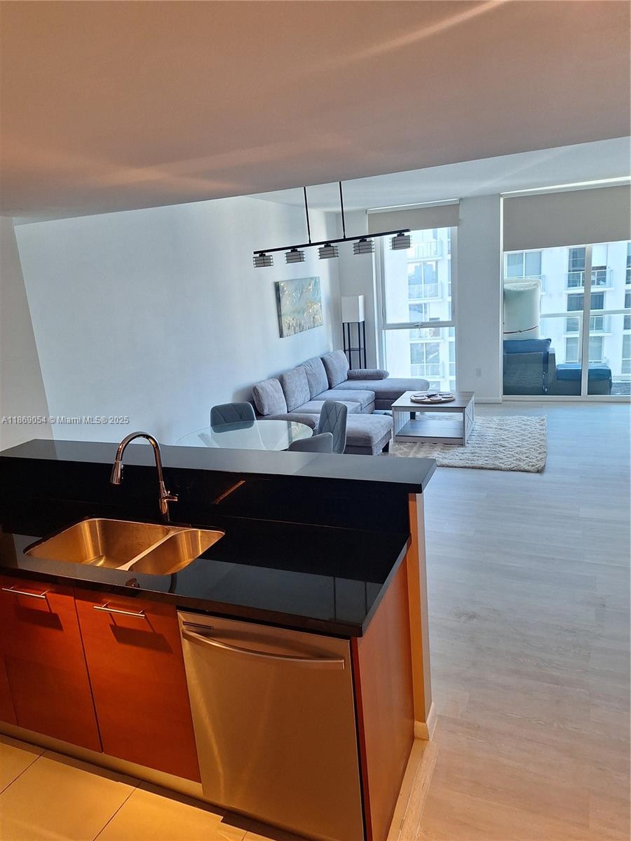 VIZCAYNE SOUTH CONDO - Residential