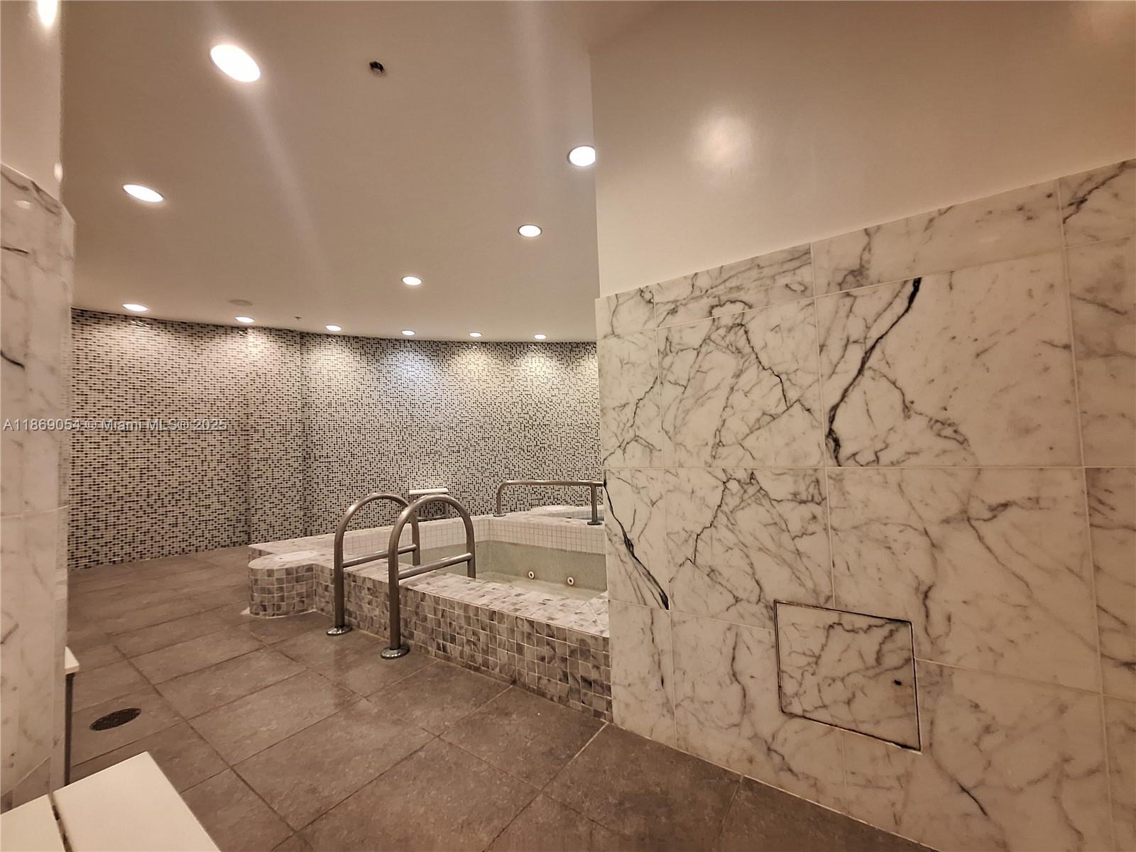 VIZCAYNE SOUTH CONDO - Residential