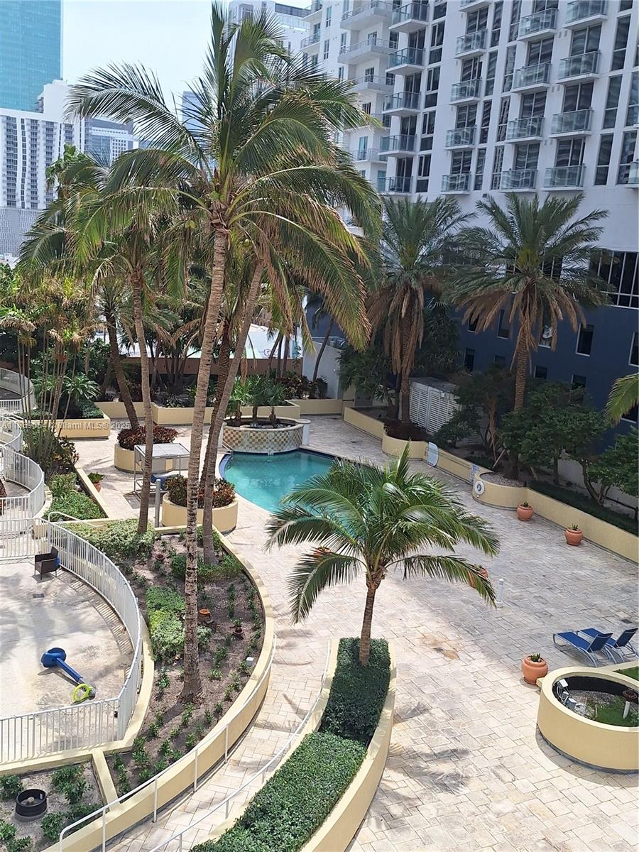 VIZCAYNE SOUTH CONDO - Residential