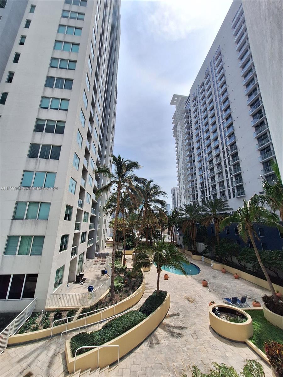 VIZCAYNE SOUTH CONDO - Residential