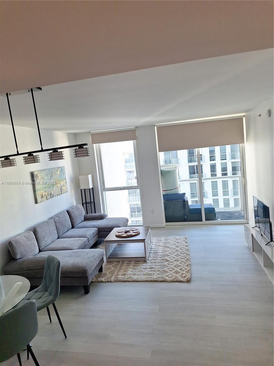 VIZCAYNE SOUTH CONDO - Residential