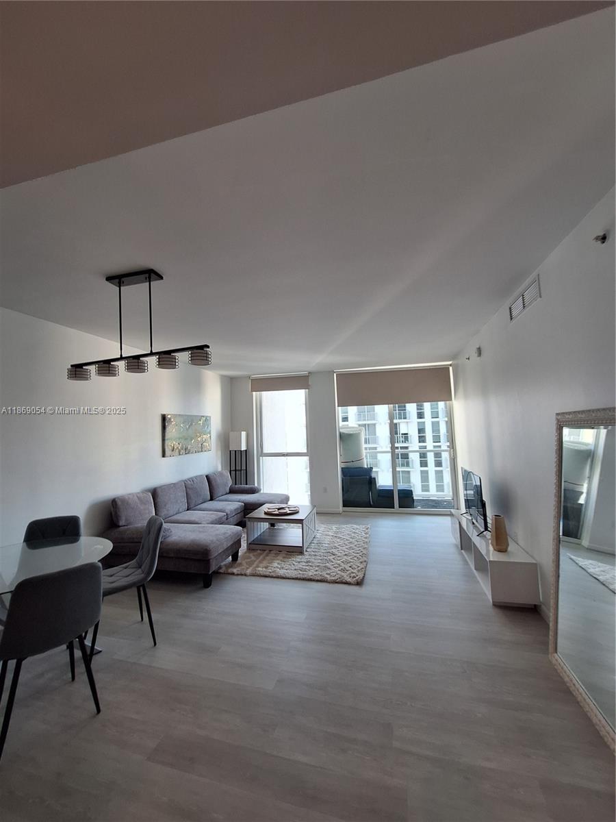 VIZCAYNE SOUTH CONDO - Residential