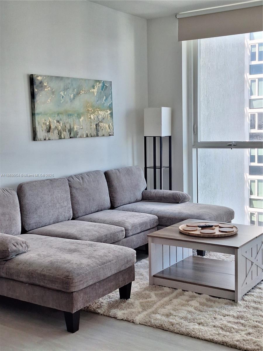 VIZCAYNE SOUTH CONDO - Residential