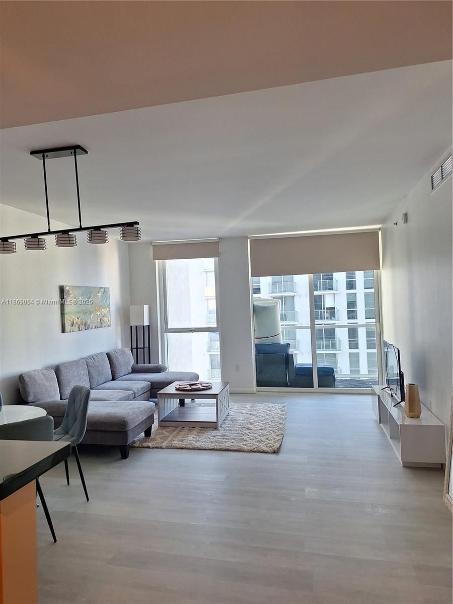 VIZCAYNE SOUTH CONDO - Residential