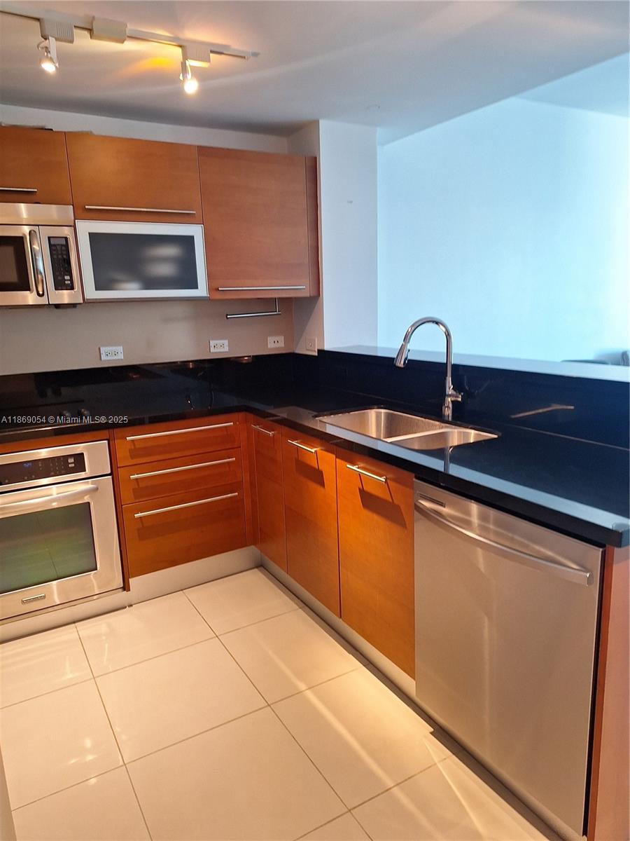 253 NE 2nd St 2606