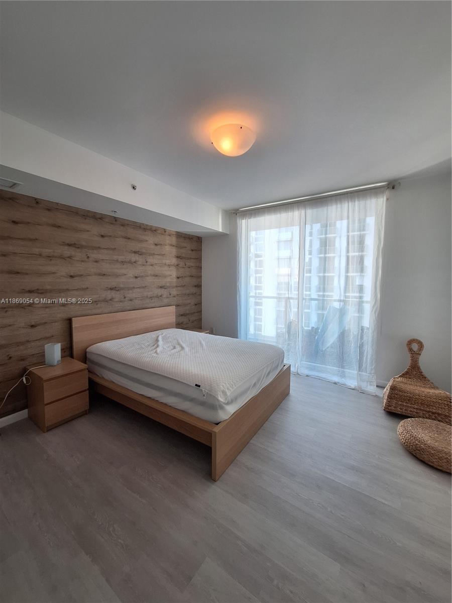 VIZCAYNE SOUTH CONDO - Residential