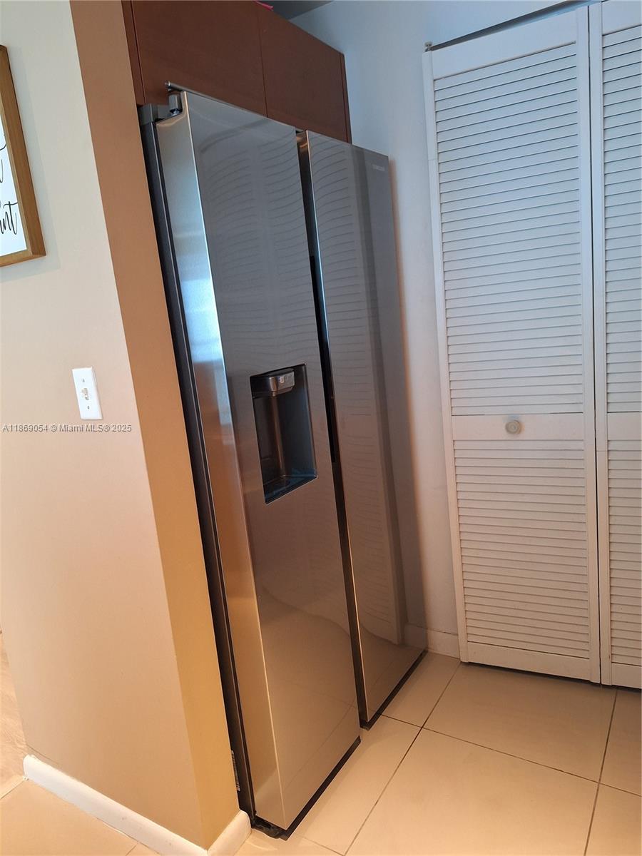 VIZCAYNE SOUTH CONDO - Residential