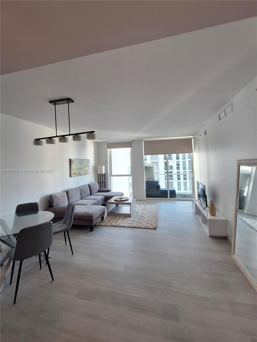 VIZCAYNE SOUTH CONDO - Residential