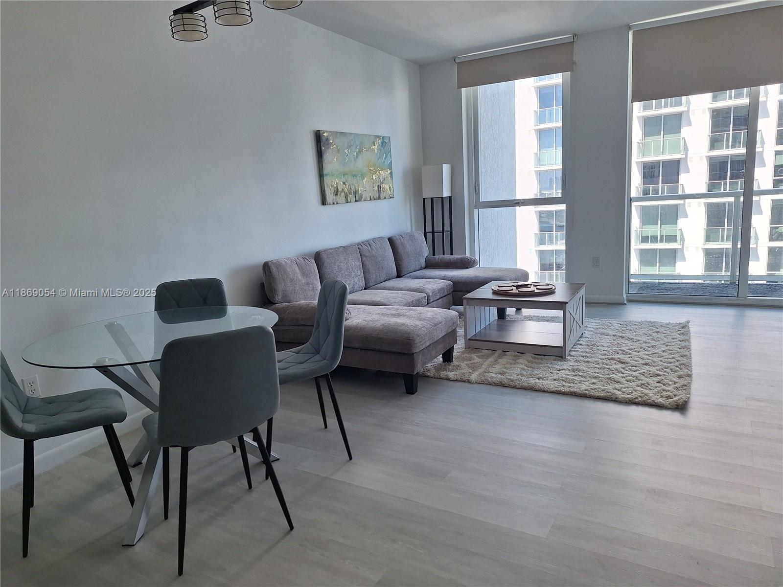 Luxury 1 bed/1 bath unit, 26th floor in Vizcayne South Tower with city views over Miami Dowtown. Walking distance to Brickell, restaurants & shops. 1 assigned covered parking spot. LVP floors, washer&dryer in unit, bathroom with separate shower and soaking bathtub, kitchen with stainless steel appliances, walk-in closet, open balcony. Hurricane windows. Fully furnished with modern furniture. Complex has resort like amenities - multiple pools, large gym, spa, business center. Secure entry to building and parking garage, 24/7 concierge services.
Rented until 2026 March to a good tenant. Unit comes with a storage unit that is located in the building.
