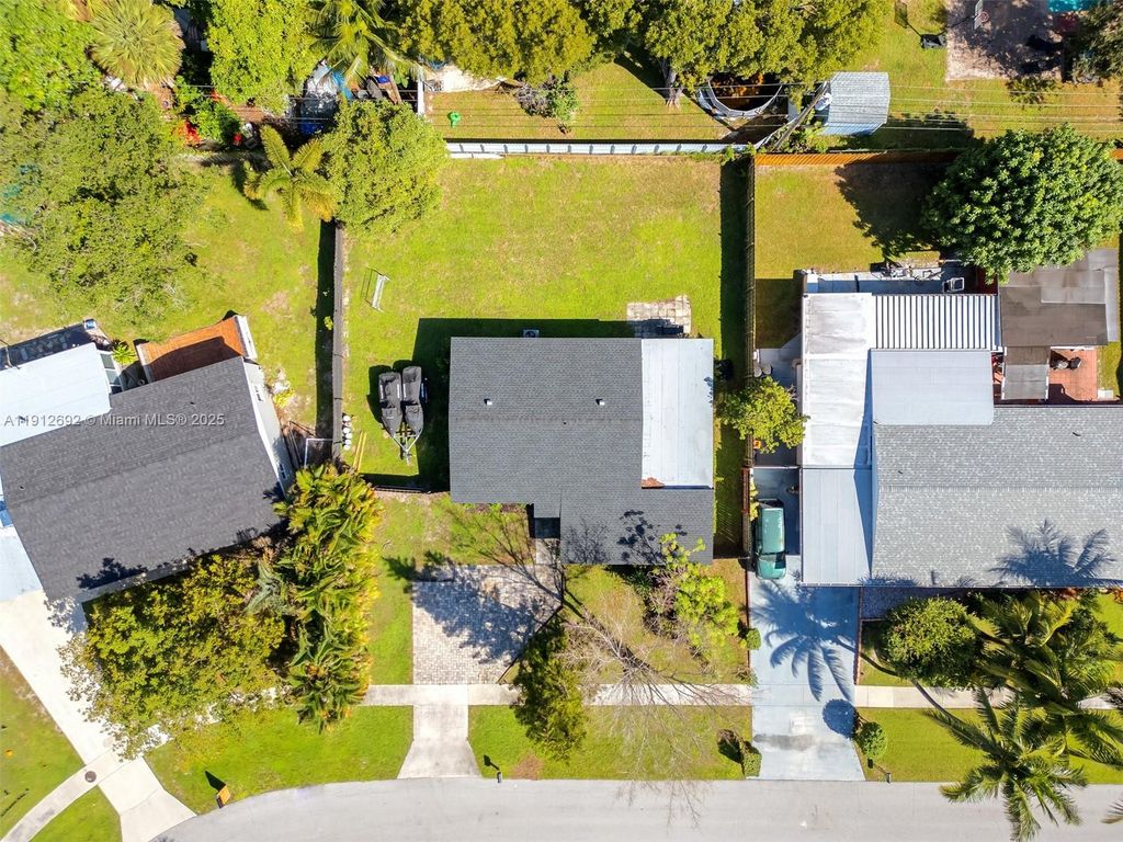 Photo of 9148 Bamboo Dr, Palm Beach Gardens, FL 33410 (MLS # A11912692)