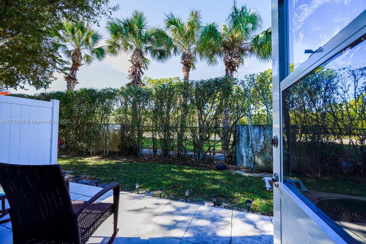 ARBOURS OF THE PALM BEACH - Residential