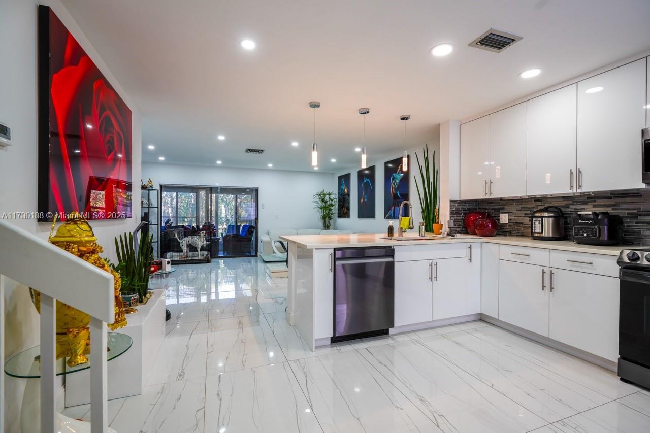 ARBOURS OF THE PALM BEACH - Residential