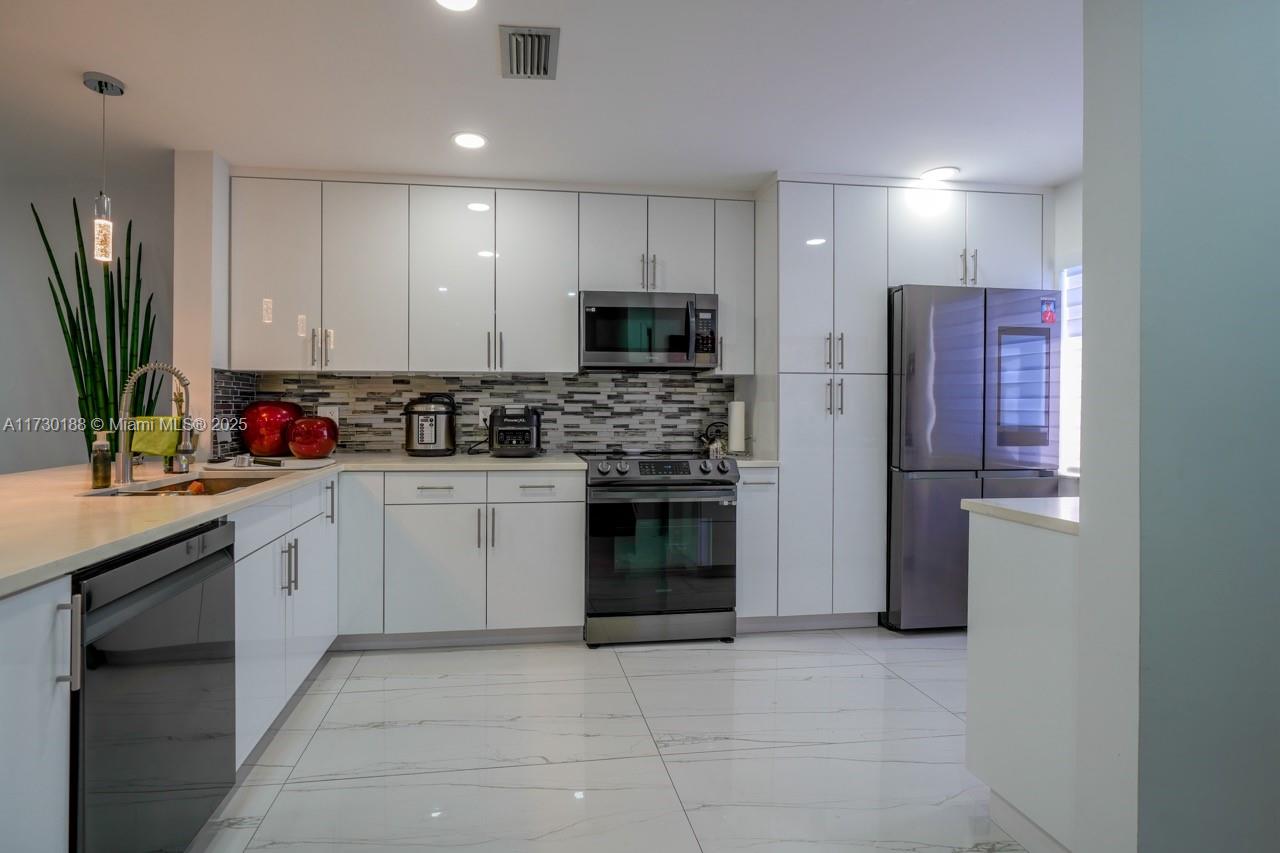 ARBOURS OF THE PALM BEACH - Residential