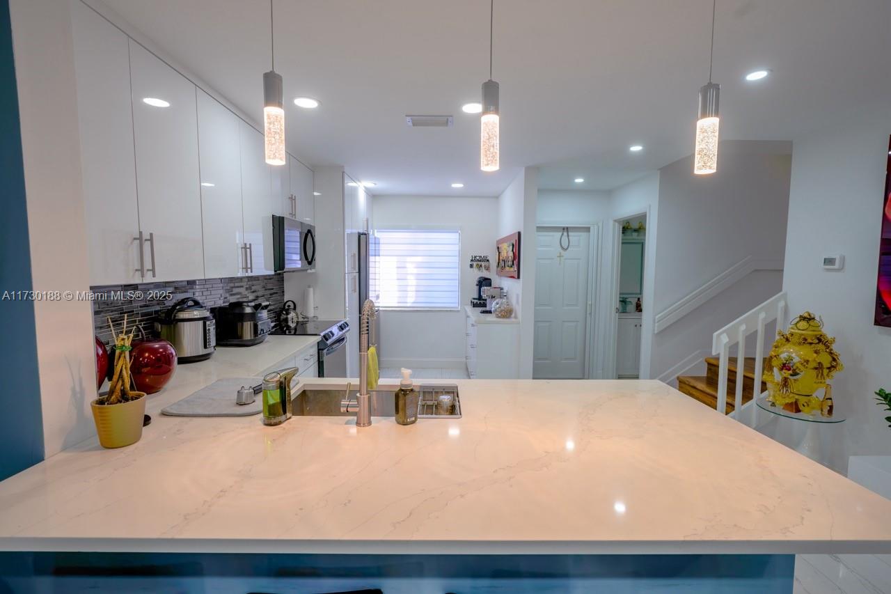 ARBOURS OF THE PALM BEACH - Residential