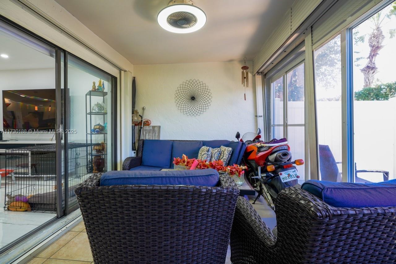 ARBOURS OF THE PALM BEACH - Residential