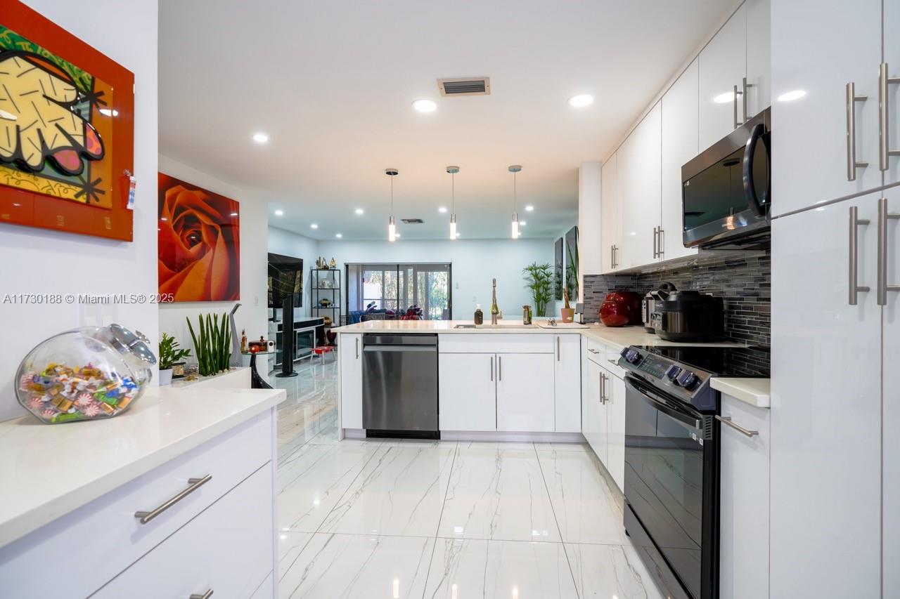 ARBOURS OF THE PALM BEACH - Residential