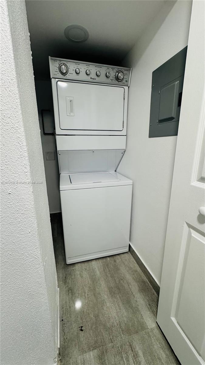 LARGO SOUND PARK - Residential Lease