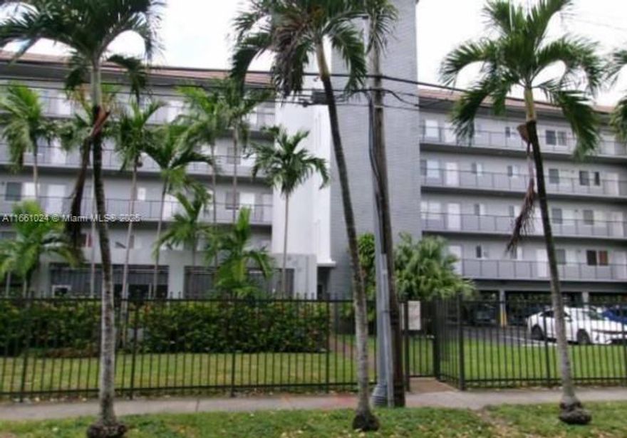Great 1/1 Unit in Very desirable area and building. Very Clean. Newer Kitchen, A/C and Water Heater. Close to 826. Unit has great assigned parking space which is covered. Building has pool and party room.