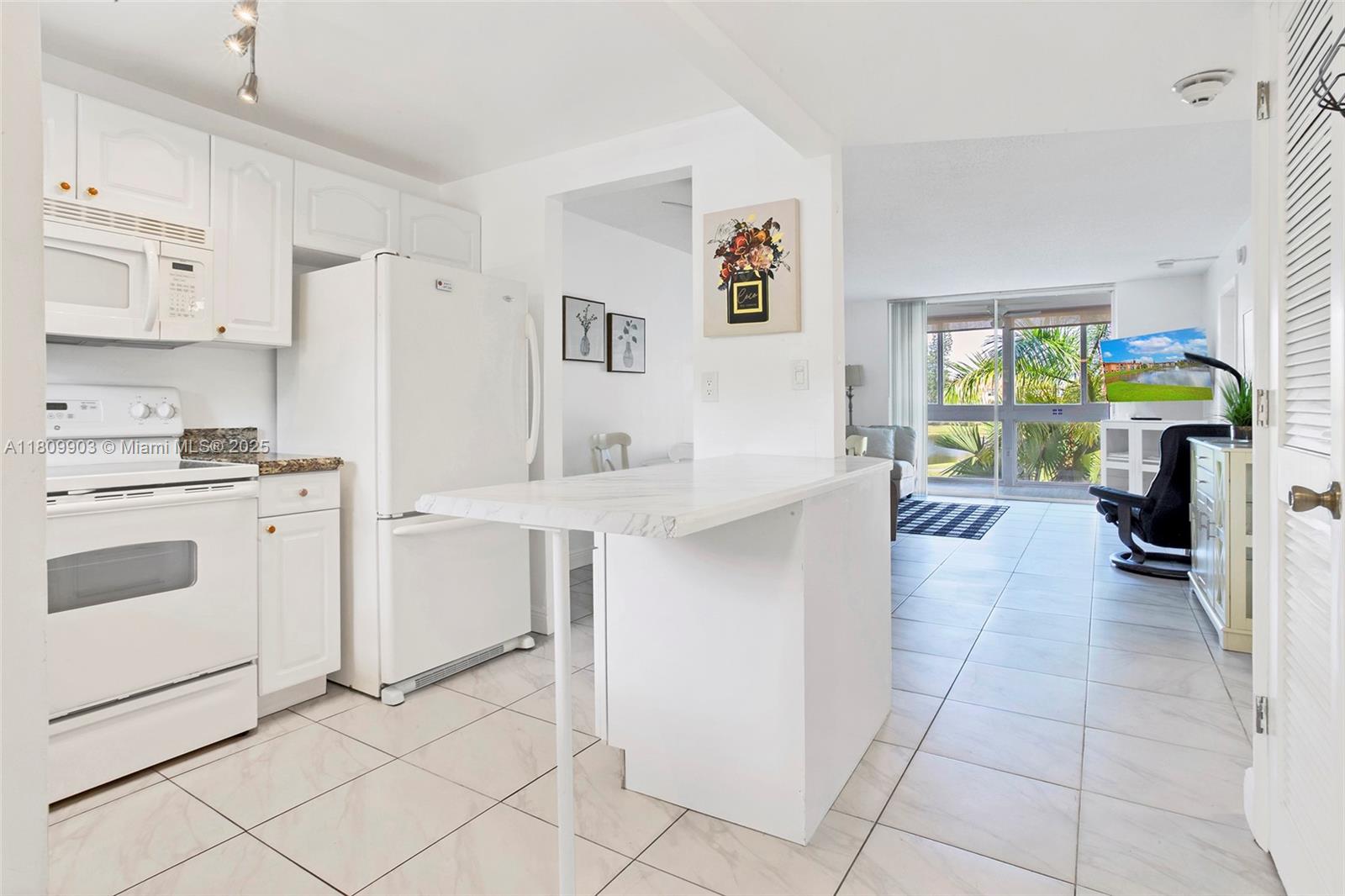 Property for Sale at 2801 N Pine Island Rd 204, Sunrise, Miami-Dade County, Florida - Bedrooms: 2 
Bathrooms: 2  - $149,900