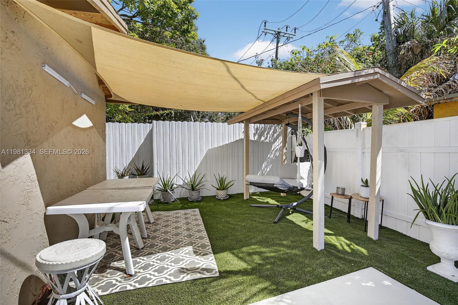 BROWARD MANOR - Residential