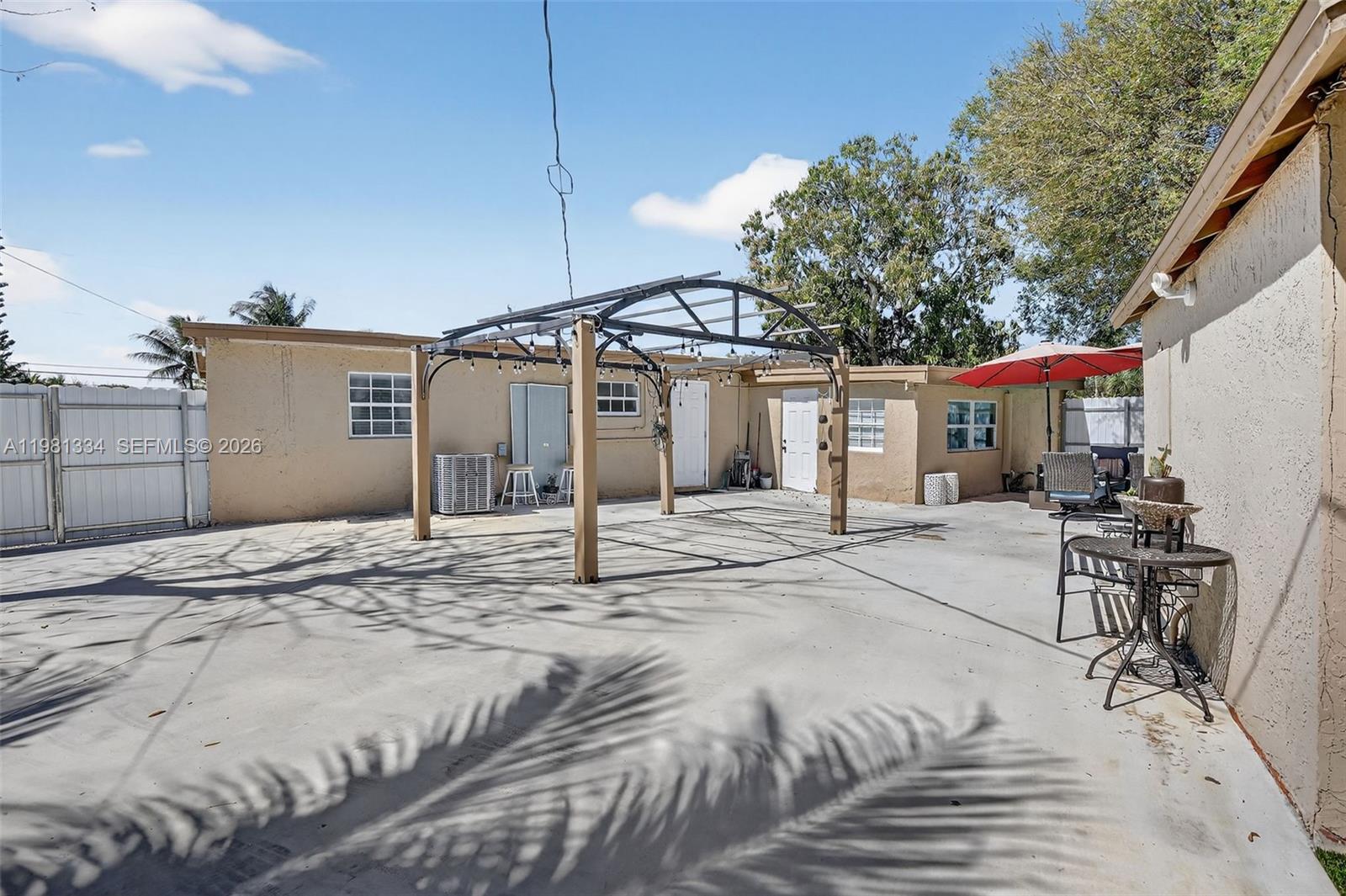 BROWARD MANOR - Residential