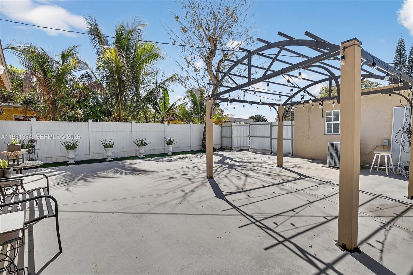 BROWARD MANOR - Residential