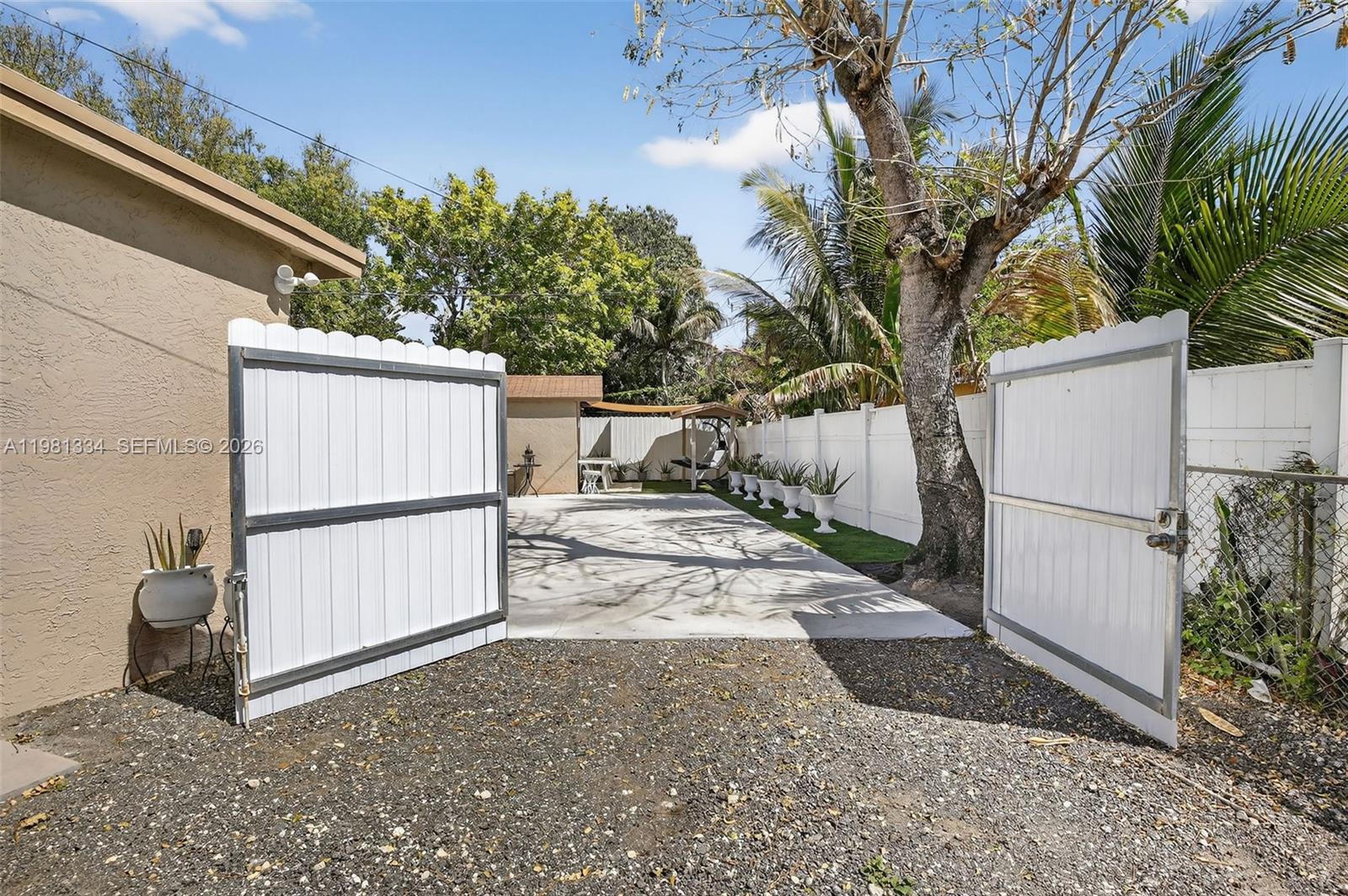 BROWARD MANOR - Residential