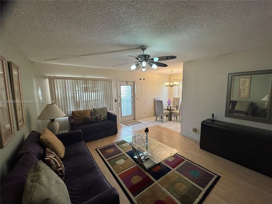 Excelent unit . Great opportunity for investors . Can be rented right away , corner one, Great view, can be rented since the very first year .Central air conditioner, Elevator . Club Hpuse , Golf Tennis Gym and much more