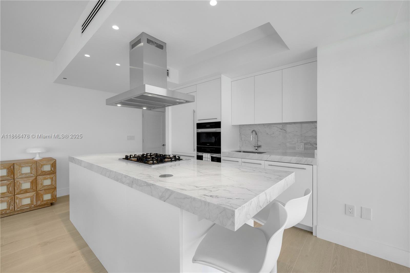 THE CARIBBEAN CONDO - Residential Lease
