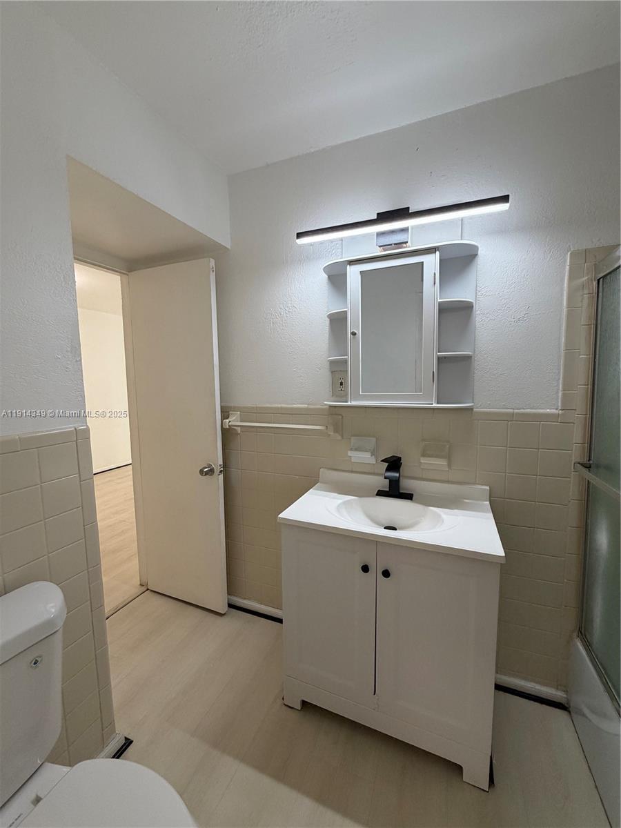 TOWN OF HALLANDALE B-13 - Residential Lease